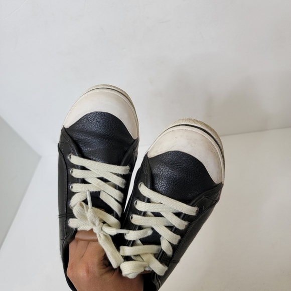 UGG Black Leather Lace Up Sneaker Size 4 Big Boys - Picture 11 of 13